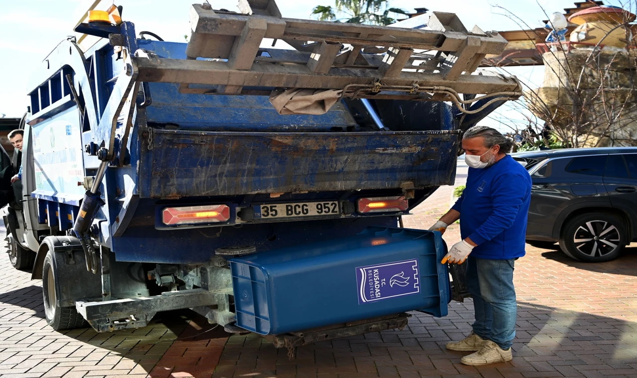 Kuşadası'nda geri dönüştürülebilir atıklar toplandı