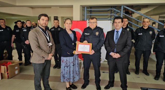 Nazilli'de Emniyet Teşkilatı'ndan Kızılay'a kan desteği