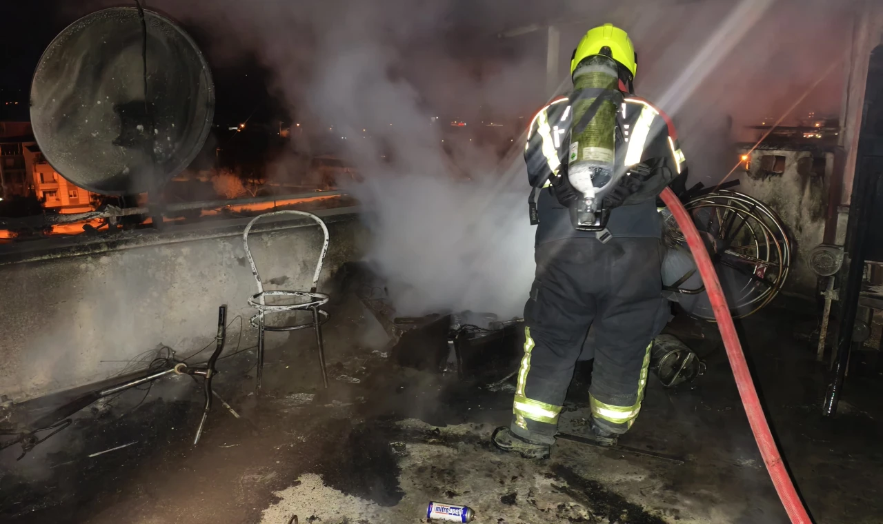 Nazilli’de Korku Dolu Gece: Çatı Yangını Büyümeden Söndürüldü