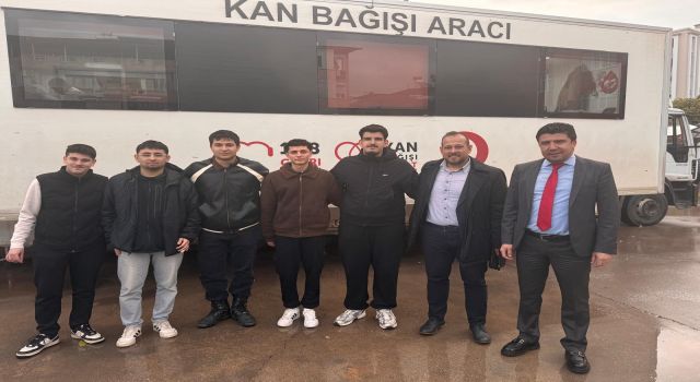 Nazilli’de öğrenci velilerinden kan bağışı yarışı