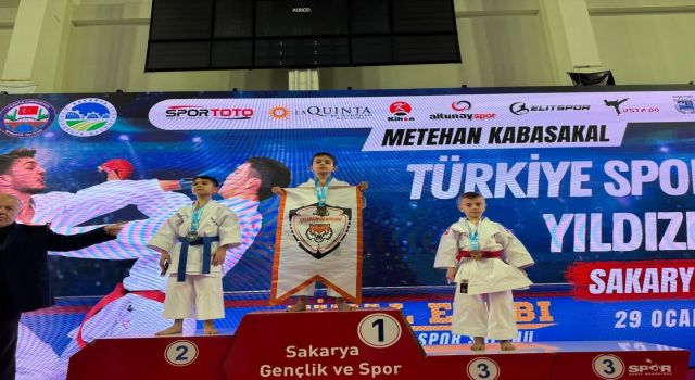 Nazillili minik karateci Türkiye şampiyonu oldu