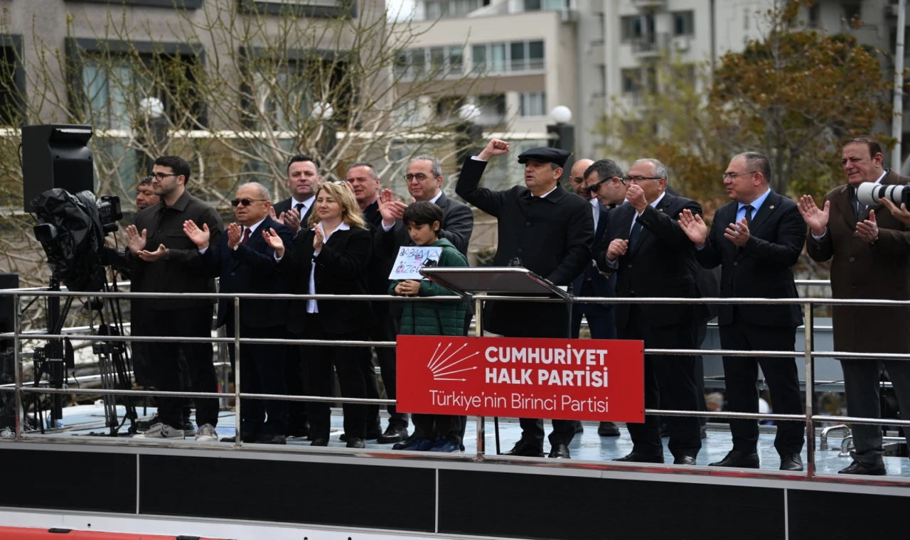 CHP’nin Kuşadası Mitinginde Ömer Günel’in Mektubu Okundu