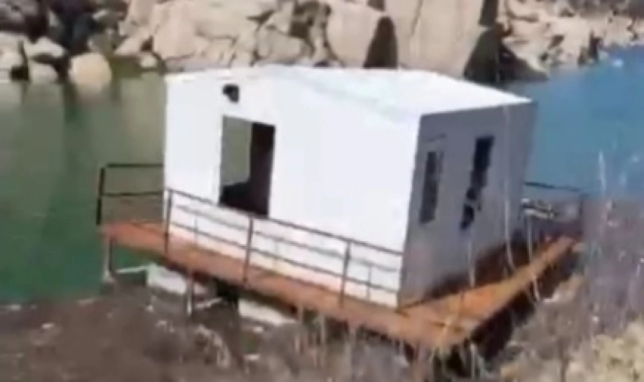 Çine Barajı'nda yüzen ev