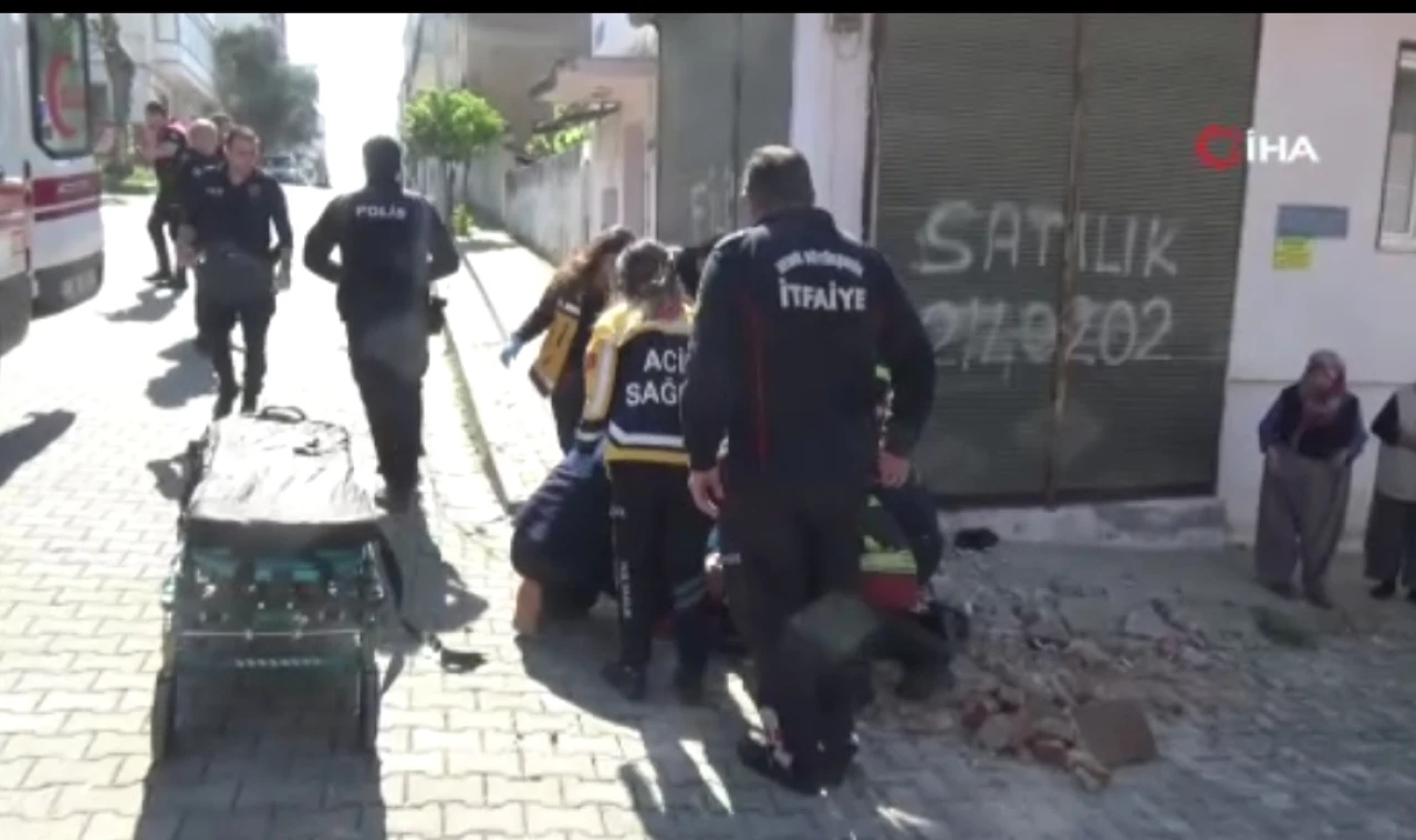 Aydın'da balkon çöktü: 2 yaralı