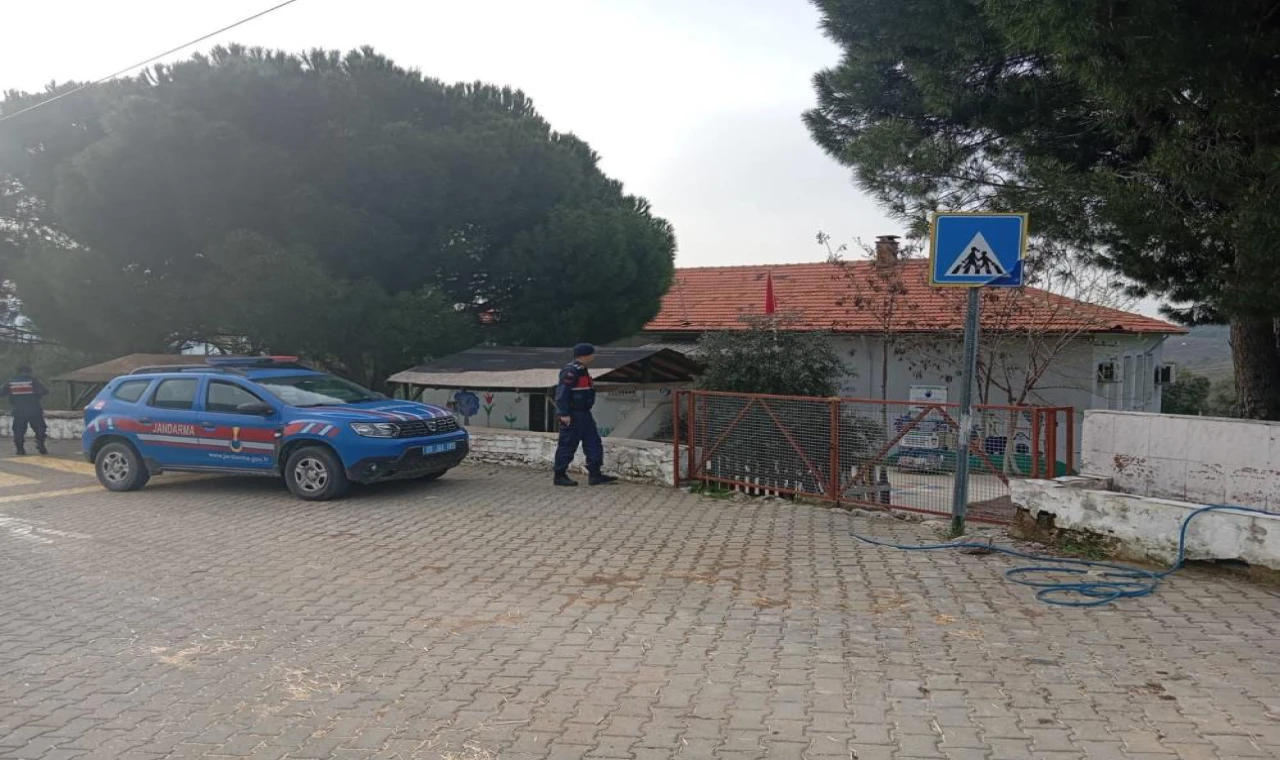 Aydın'da jandarma ekipleri okul önlerindeki güvenlik tedbirlerini arttırdı