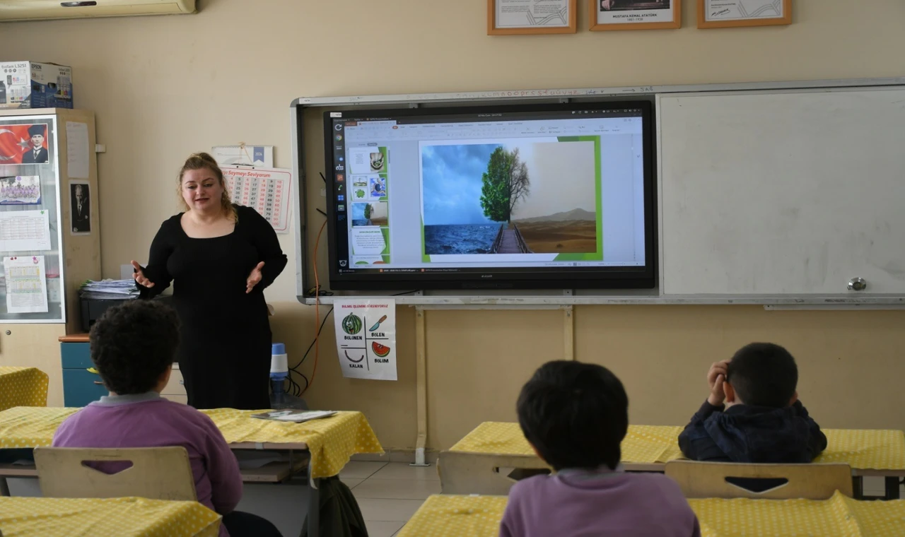 KUŞADASI BELEDİYESİ’NDEN ÖĞRENCİLERE ÇEVRE VE GERİ DÖNÜŞÜM EĞİTİMİ