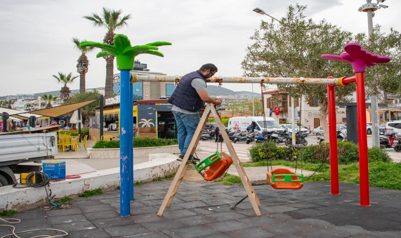 KUŞADASI’NDA ÇOCUK PARKLARI BAHARA HAZIRLANIYOR