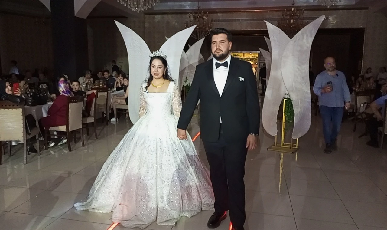 NAZİLLİ’DE DİLLERE DESTAN DÜĞÜN: 10 BİN KİŞİLİK DAVET