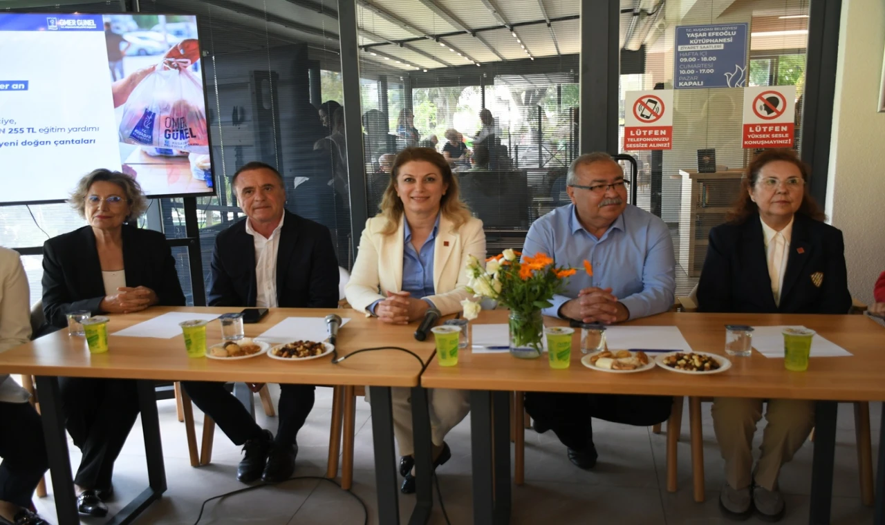 CHP KADIN KOLLARI GENEL BAŞKANI ASU KAYA GEDİK'E KUŞADASI'NDA COŞKULU KARŞILAMA