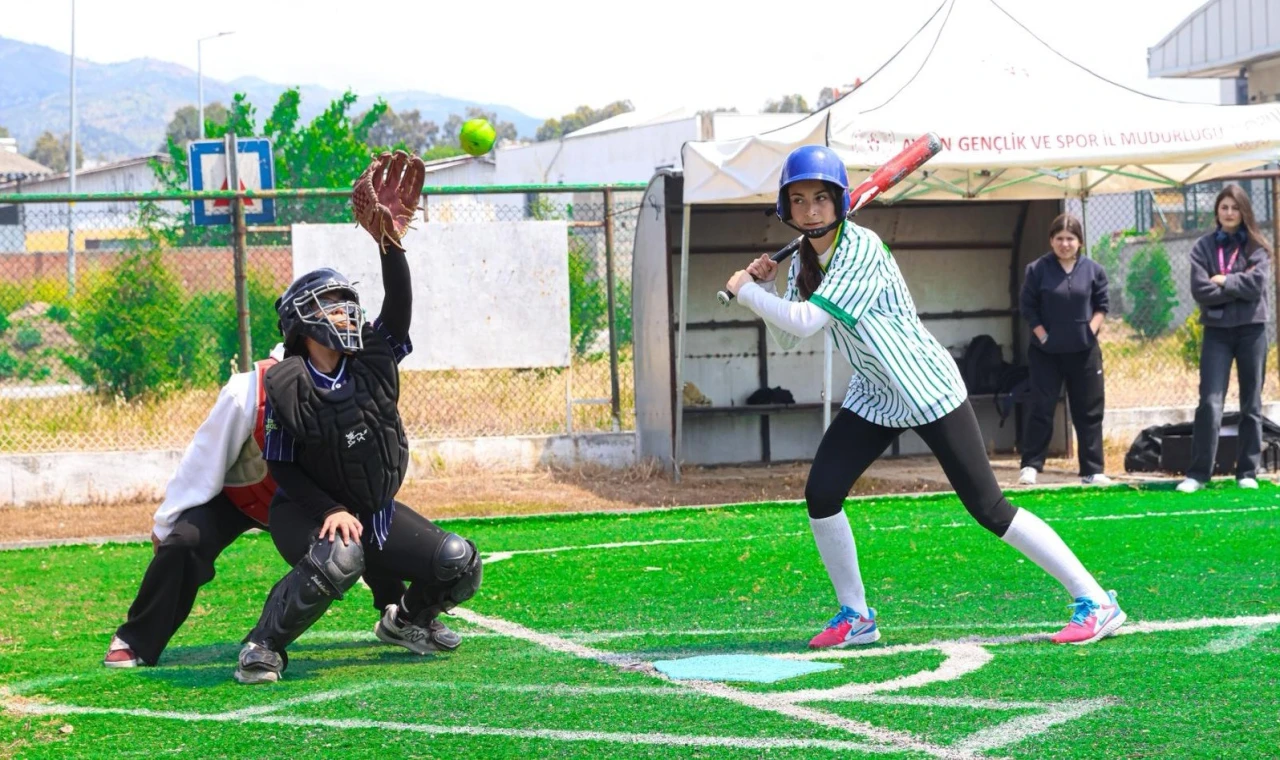 Softbol heyecanı Aydın'ın ev sahipliğinde başladı