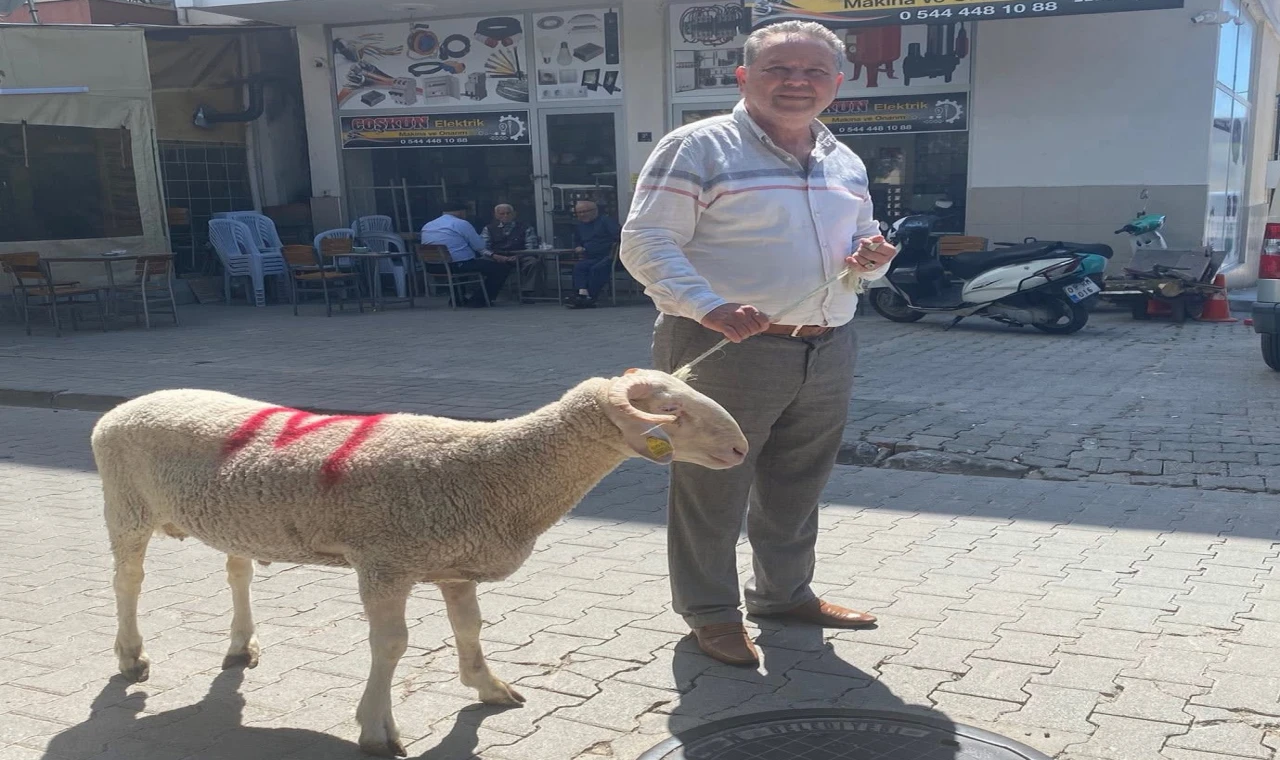 YEŞİL MAHALLE MUHTARI ŞENOL ÖZTÜRK’TEN BAYRAMDA DAYANIŞMA ÖRNEĞİ