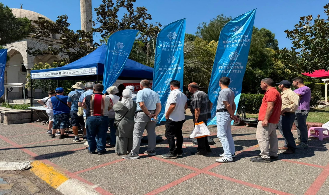 AYDIN BÜYÜKŞEHİR BELEDİYESİ’NDEN VATANDAŞLARA AŞURE İKRAMI