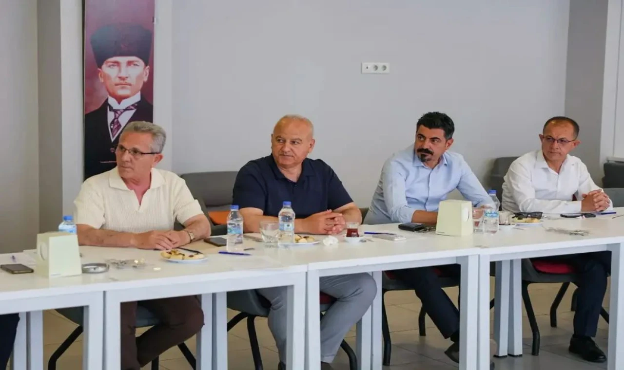Aydın'daki CHP'li belediye başkanları afet hazırlıkları için toplandı