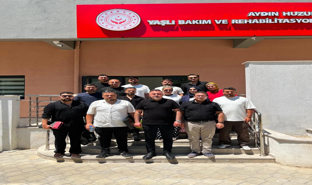 Aydınlı Berber ve Kuaförler Huzurevinde Gönüllere Dokundu