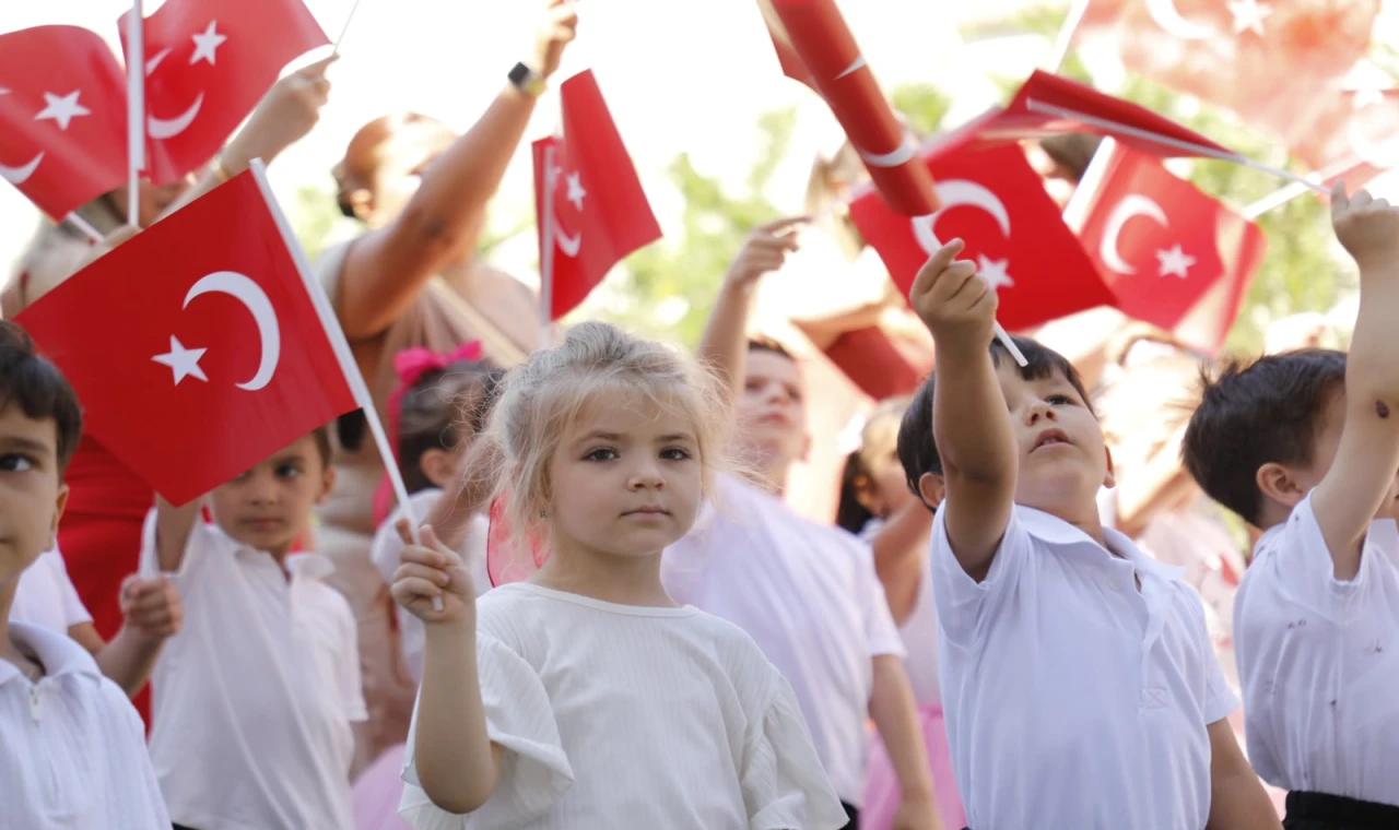 BAŞKAN ÇERÇİOĞLU’NUN AYDIN’A KAZANDIRDIĞI ÇOCUK GELİŞİM MERKEZLERİNDE MEZUNİYET HEYECANI