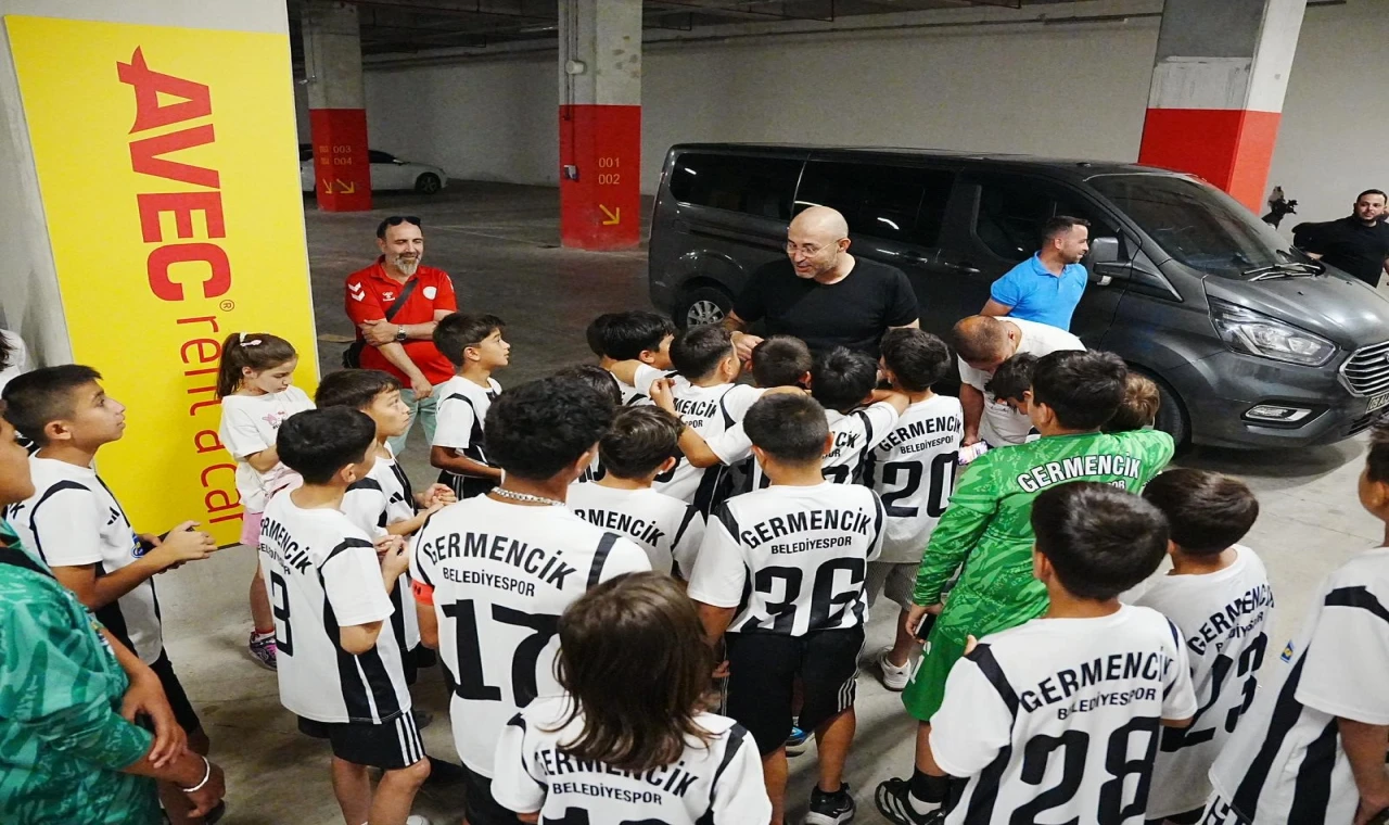 Başkan Zencirci'den Germencikli genç futbolculara anlamlı jest