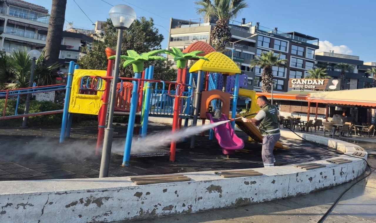KUŞADASI’NDA BAYRAM TATİLİNDE 3 BİN 67 TON ÇÖP TOPLANDI