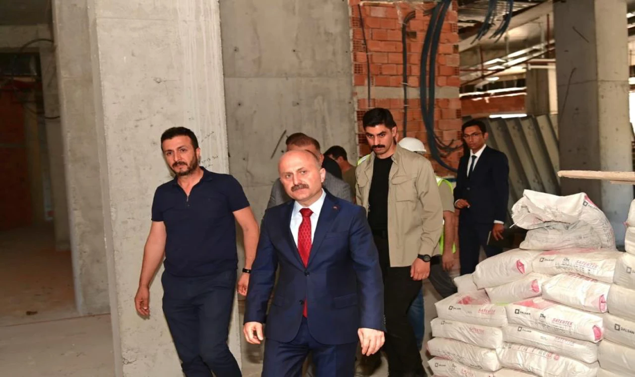 Söke'de KYK Erkek Öğrenci Yurdunda çalışmalar hız kesmeden sürüyor