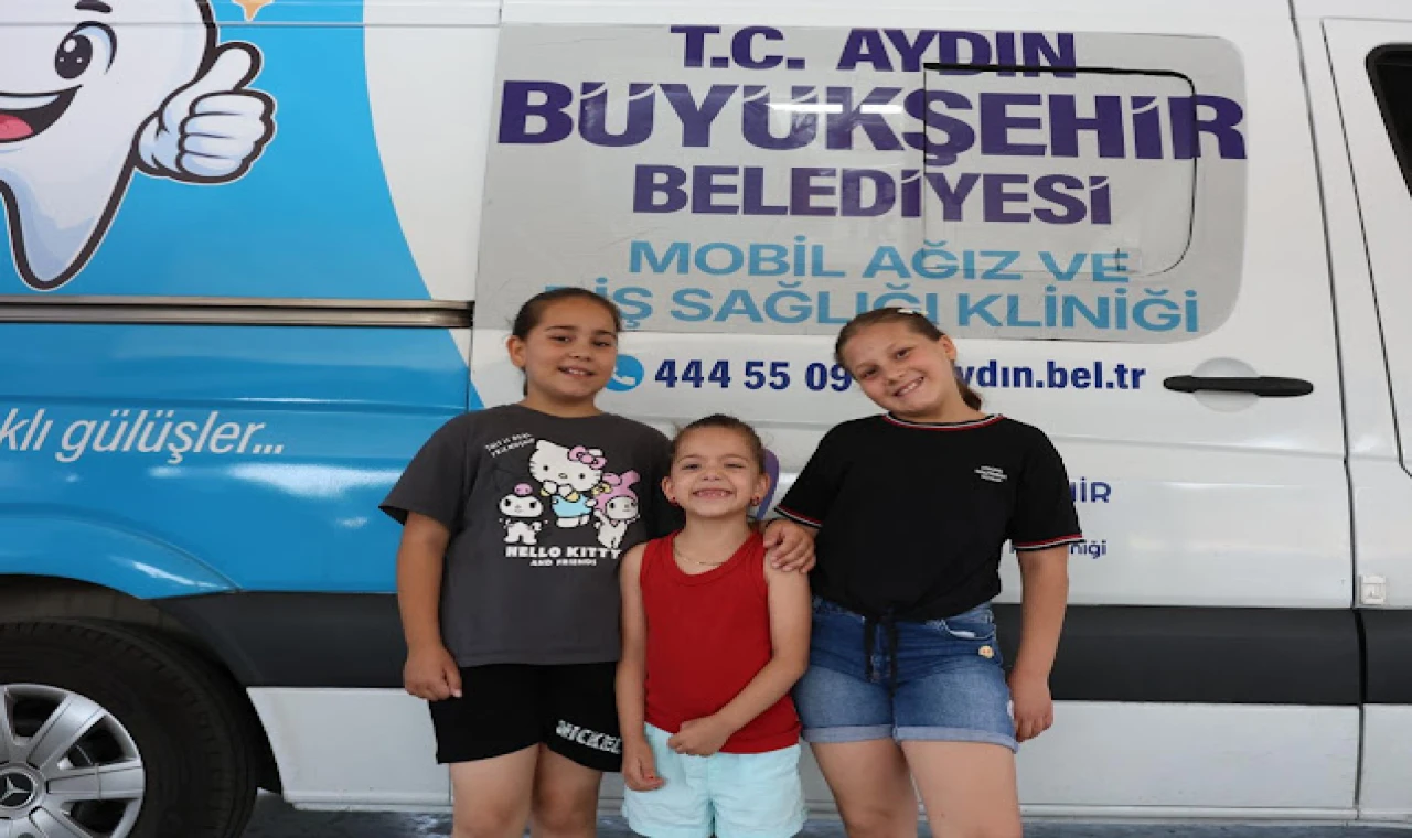 BAŞKAN ÇERÇİOĞLU AĞIZ VE DİŞ SAĞLIĞI HİZMETLERİNİ AYDIN’IN DÖRT BİR YANINDA VATANDAŞLARLA BULUŞTURUYOR