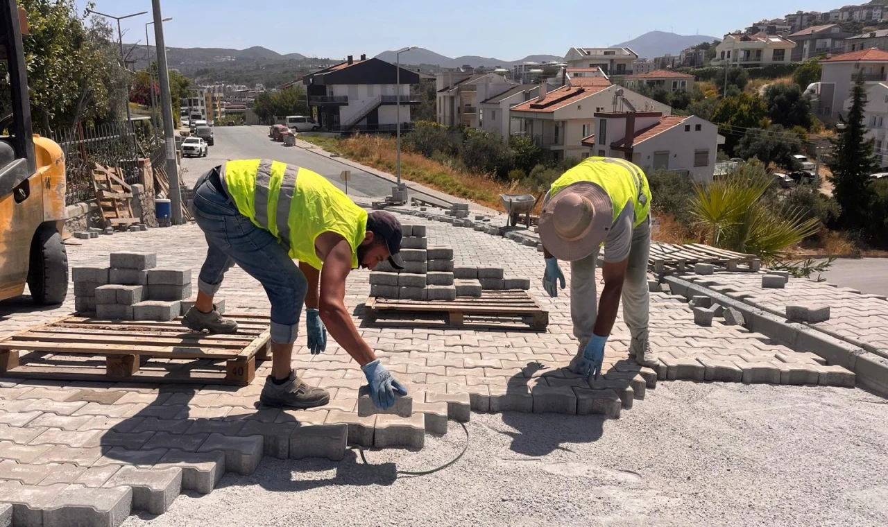 KADINLAR DENİZİ MAHALLESİ'NDE 2 BİN METREKARELİK YOL YENİLEME ÇALIŞMASI BAŞLADI