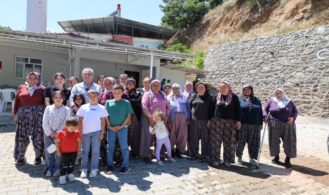 Karahallı’da Ertuğrul Tetik’e Sevgi Seli Nazilli Belediye Başkanı kırsalda gönüllere dokunuyor