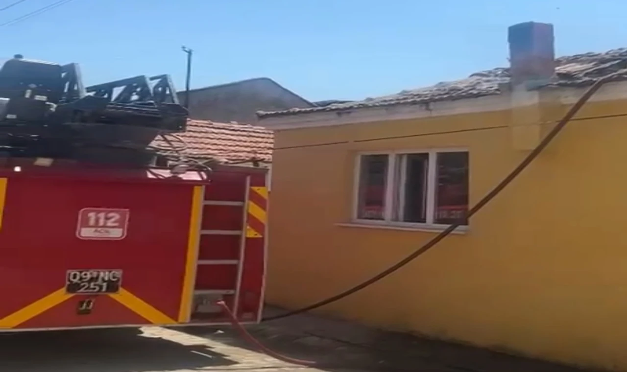 YENİPAZAR’DA MÜSTAKİL EVDE YANGI: FACİANIN EŞİĞİNDEN DÖNÜLDÜ