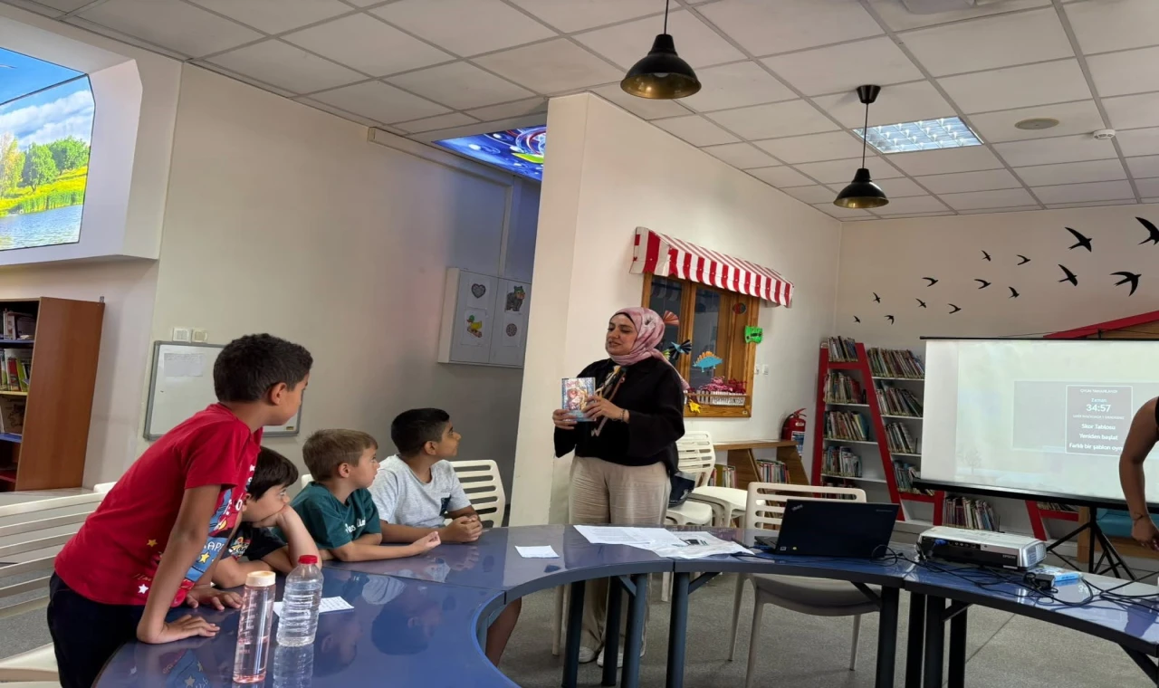 Aydın'da çocuklar kütüphanede drama ile keşfetti