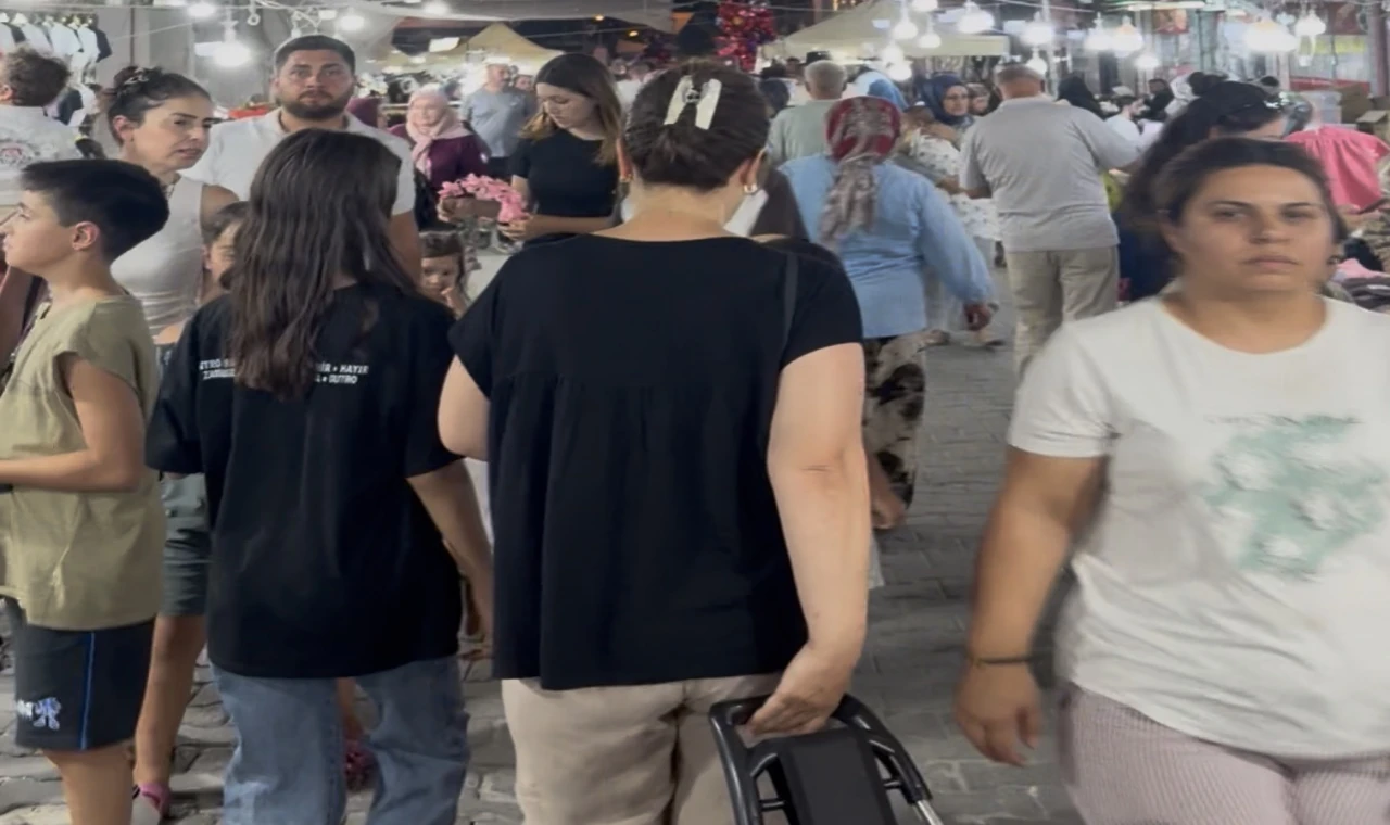 Buharkent’te Festival Bereketi: Cadde ve Sokaklar Ziyaretçilerle Doldu