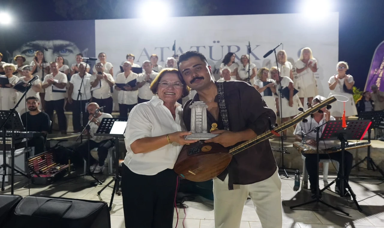 DİDİM BELEDİYESİ HALK MÜZİĞİ KOROSU KONSERİNE YOĞUN İLGİ