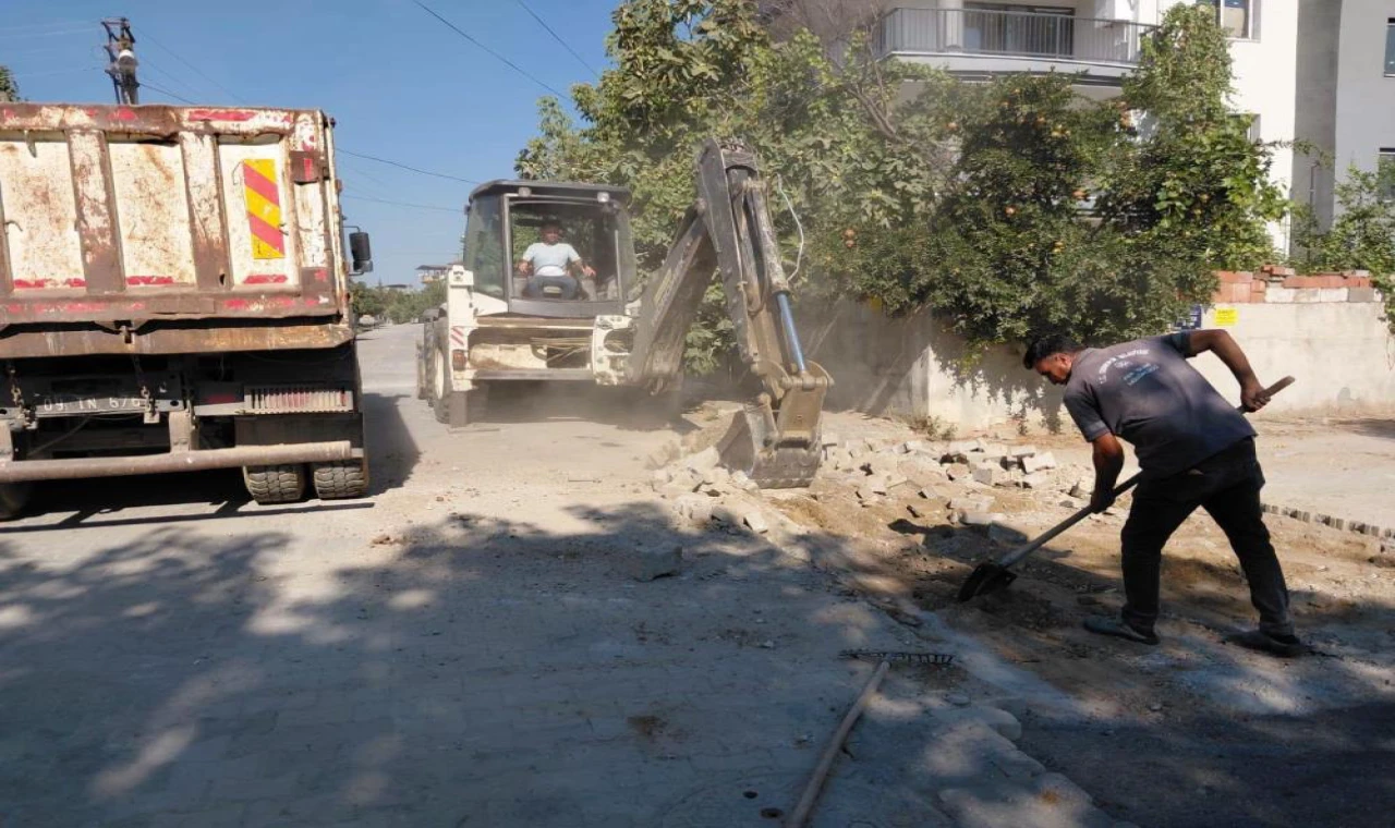 Germencik'te yol bakım ve onarım çalışmaları sürüyor
