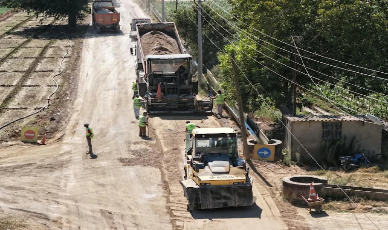 BAŞKAN ÇERÇİOĞLU KIRSAL MAHALLELERDE YOL YENİLEME ÇALIŞMALARINI SÜRDÜRÜYOR