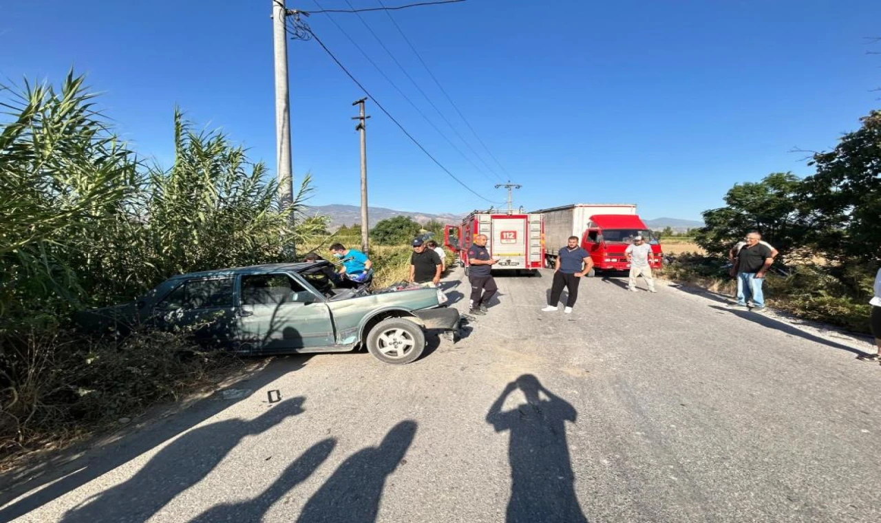 Bozdoğan’da otomobil, kamyonla çarpıştı: 1 yaralı