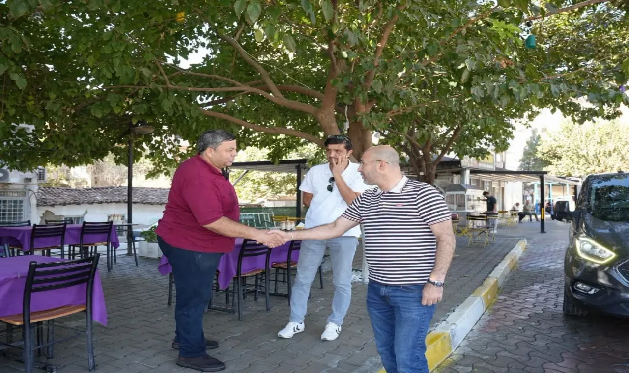 Germencik’te minibüs durağına gölgelik tente uygulaması