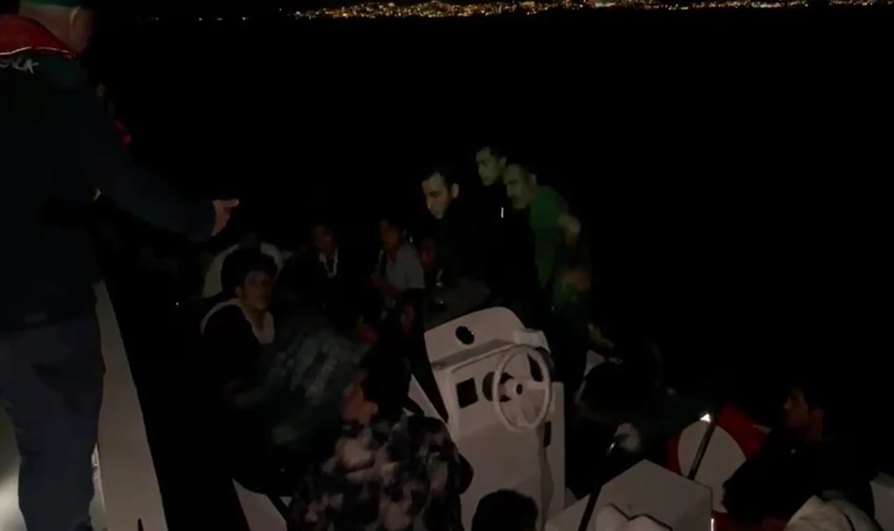 Mobil radar tespit etti, düzensiz göçmenler yakalandı