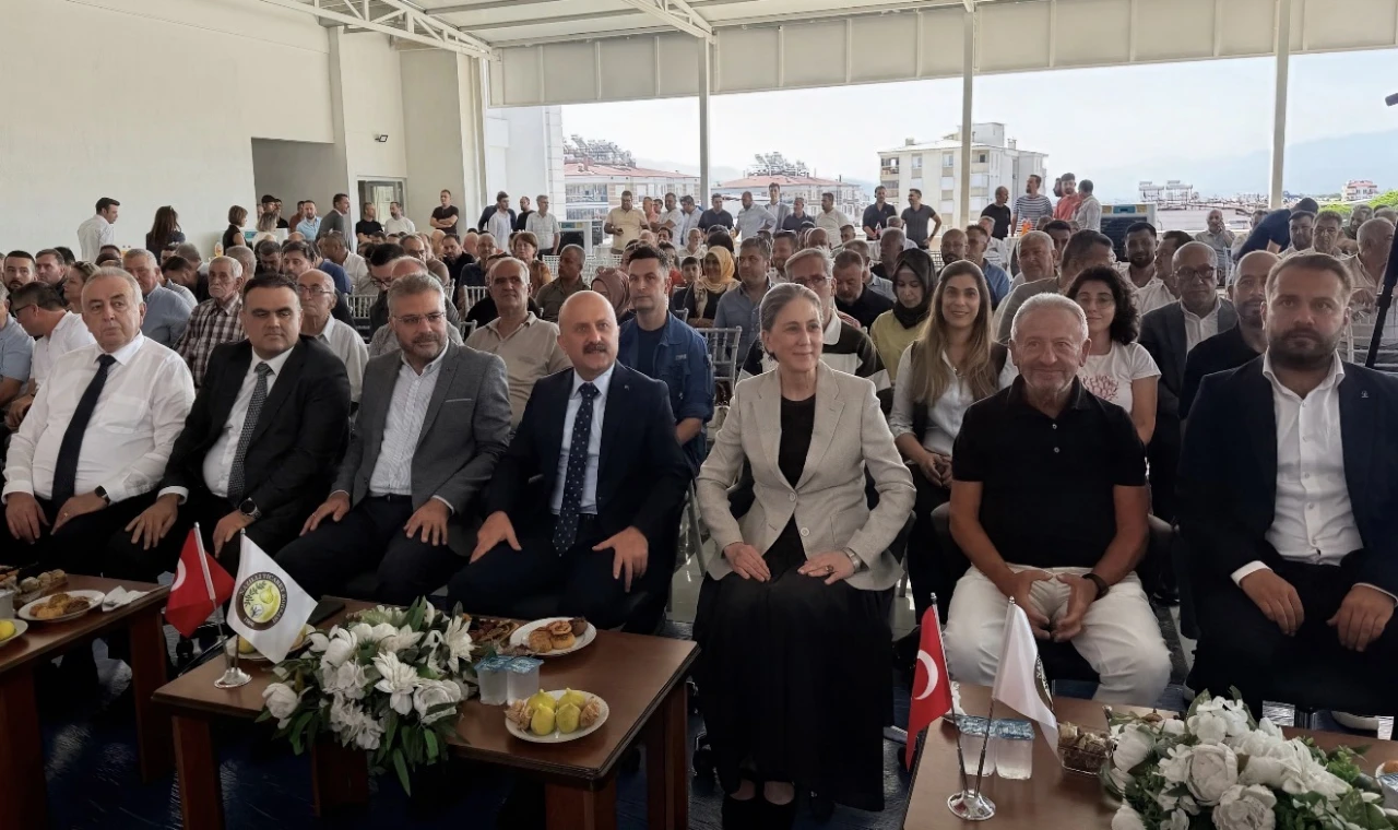 Nazilli’de Sezonun İlk İnciri 1000 TL’den Satıldı! Kırlıoğlu’ndan Dikkat Çeken Çağrı