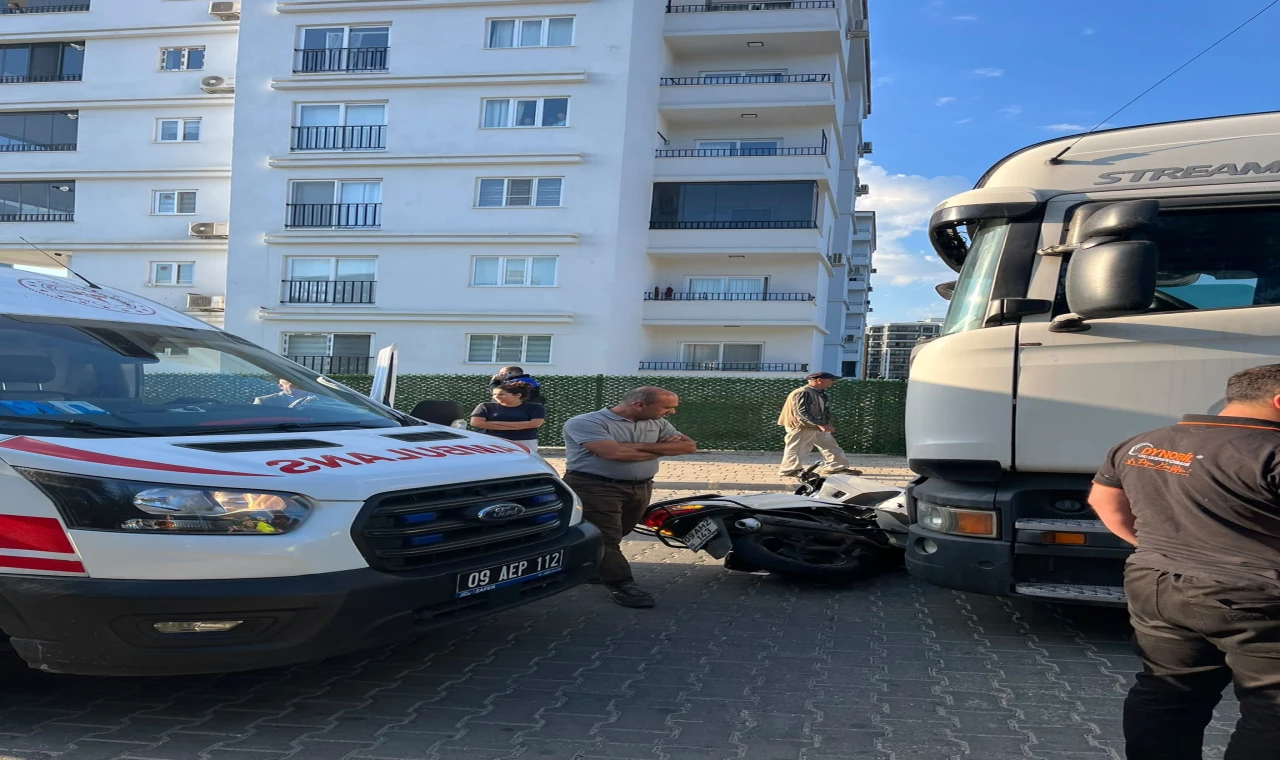 Nazilli’de TIR ile Motosiklet Çarpıştı: 2 Öğrenci Yaralandı