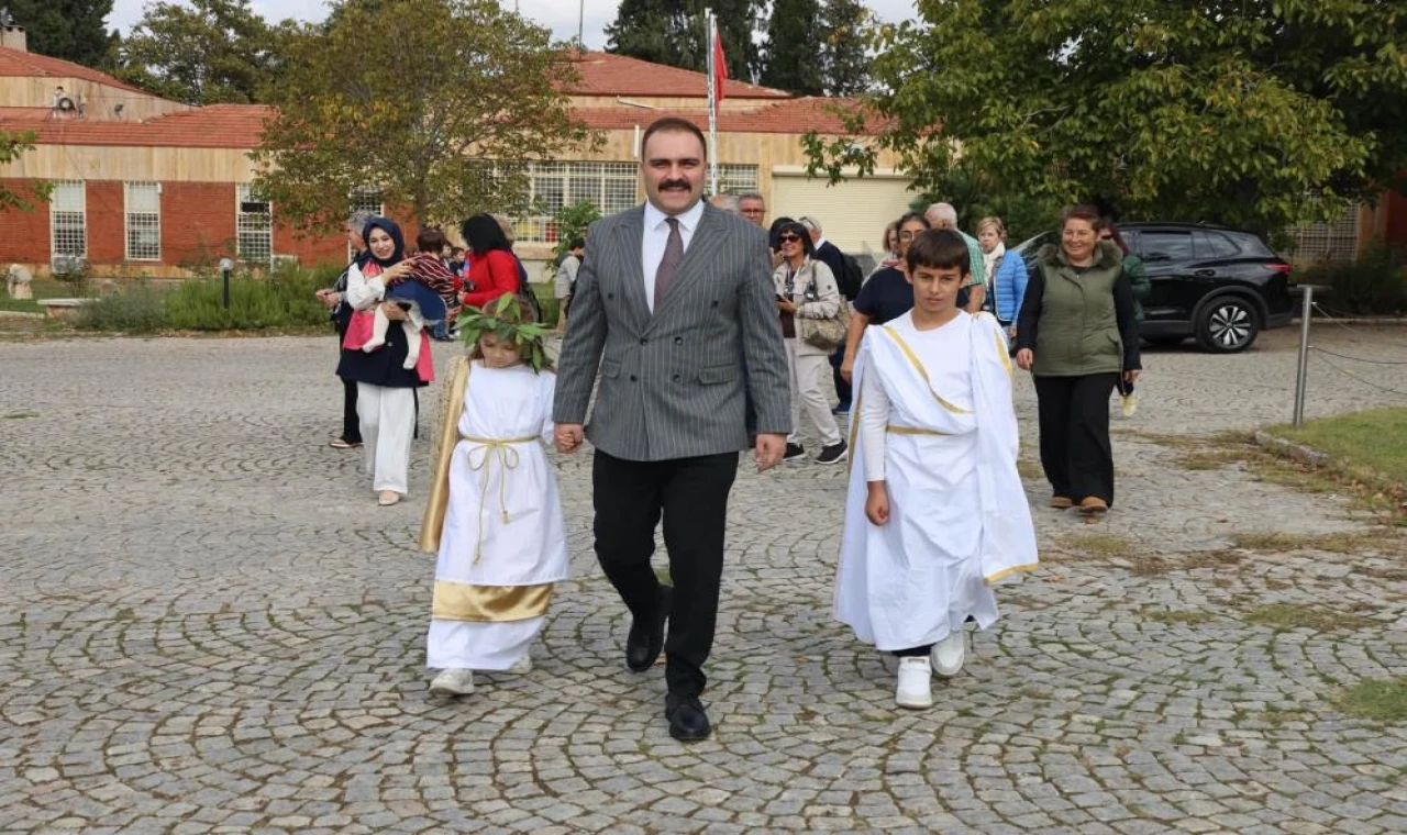 Afrodisias Antik Kenti çocuklar için açık hava atölyesine dönüştü