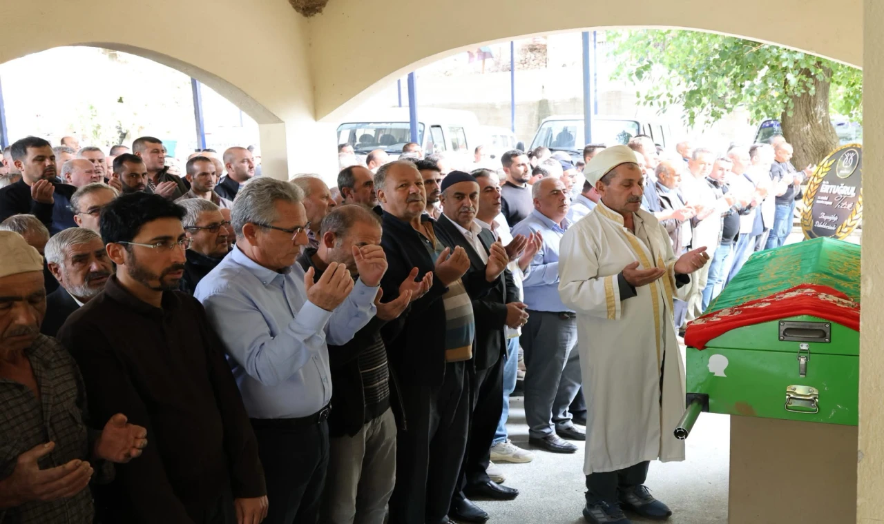 Başkan Ertuğrul Tetik, Muhtar Ersun Özdemir’in Acısını Paylaştı
