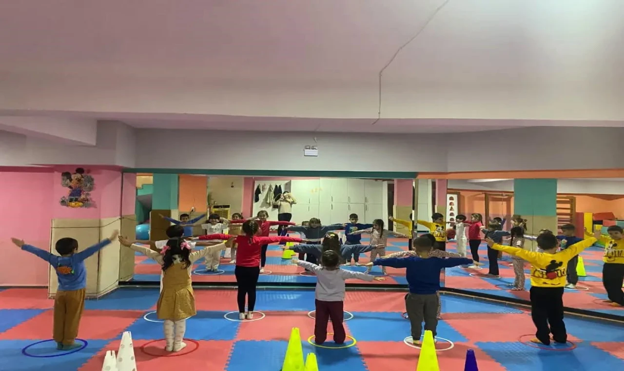 Germencik'te minikler hem eğleniyor hem spor yapıyor