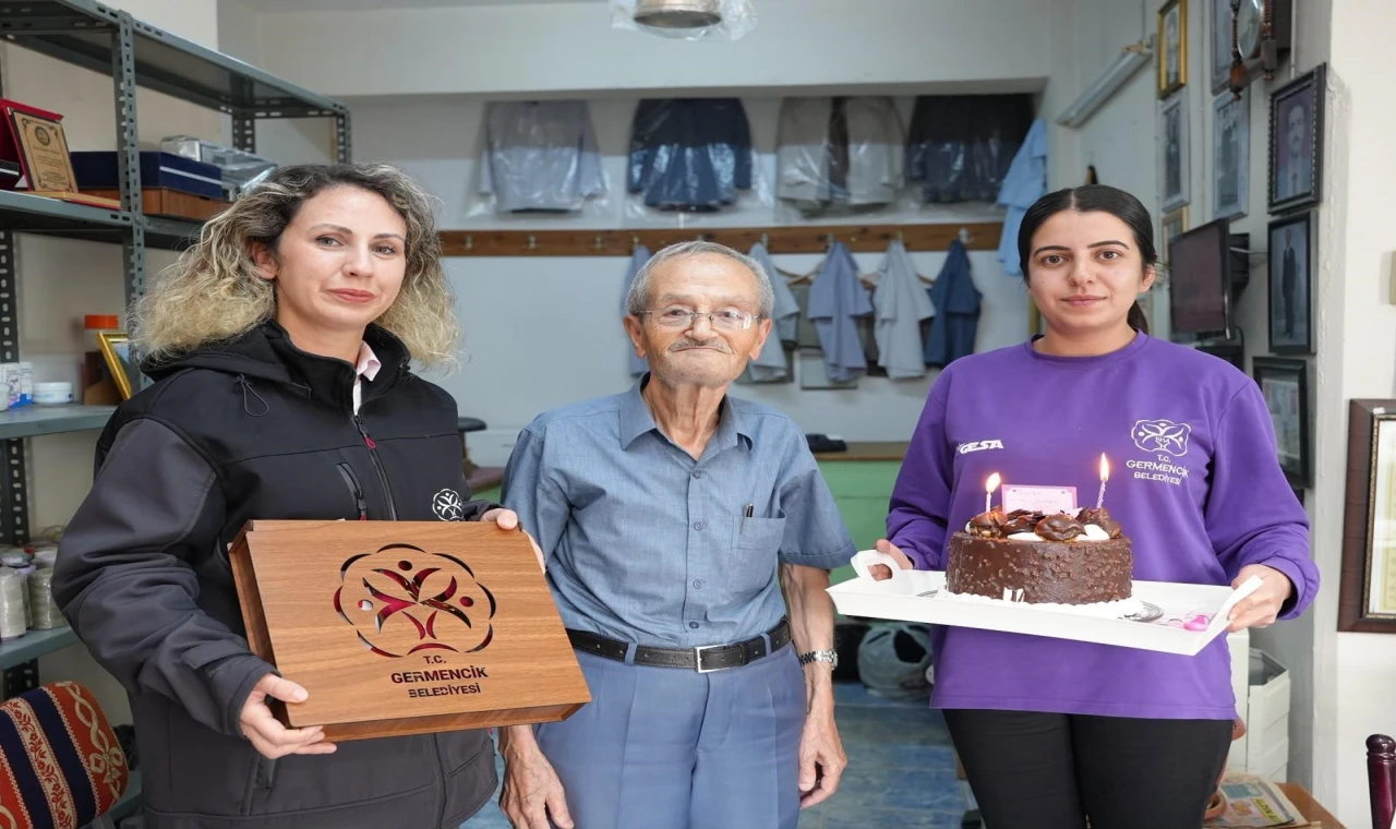İğne iplikle geçen 67 yıla Başkan Zencirci'den vefa