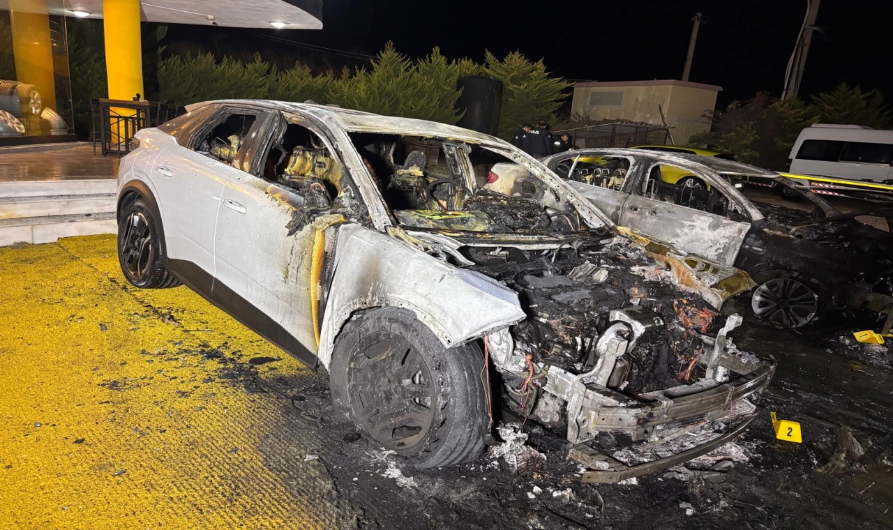 Kuşadası’nda oto galeri kundaklandı
