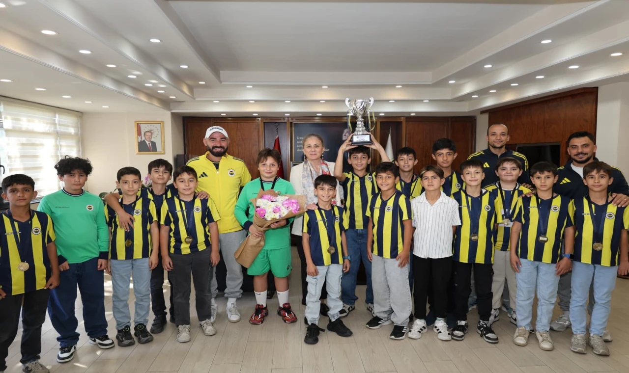 Türkiye 3’üncüsü Nazilli Fenerbahçe Futbol Okulu Sporcularından Kaymakam Huriye Küpeli Kan’a Ziyaret