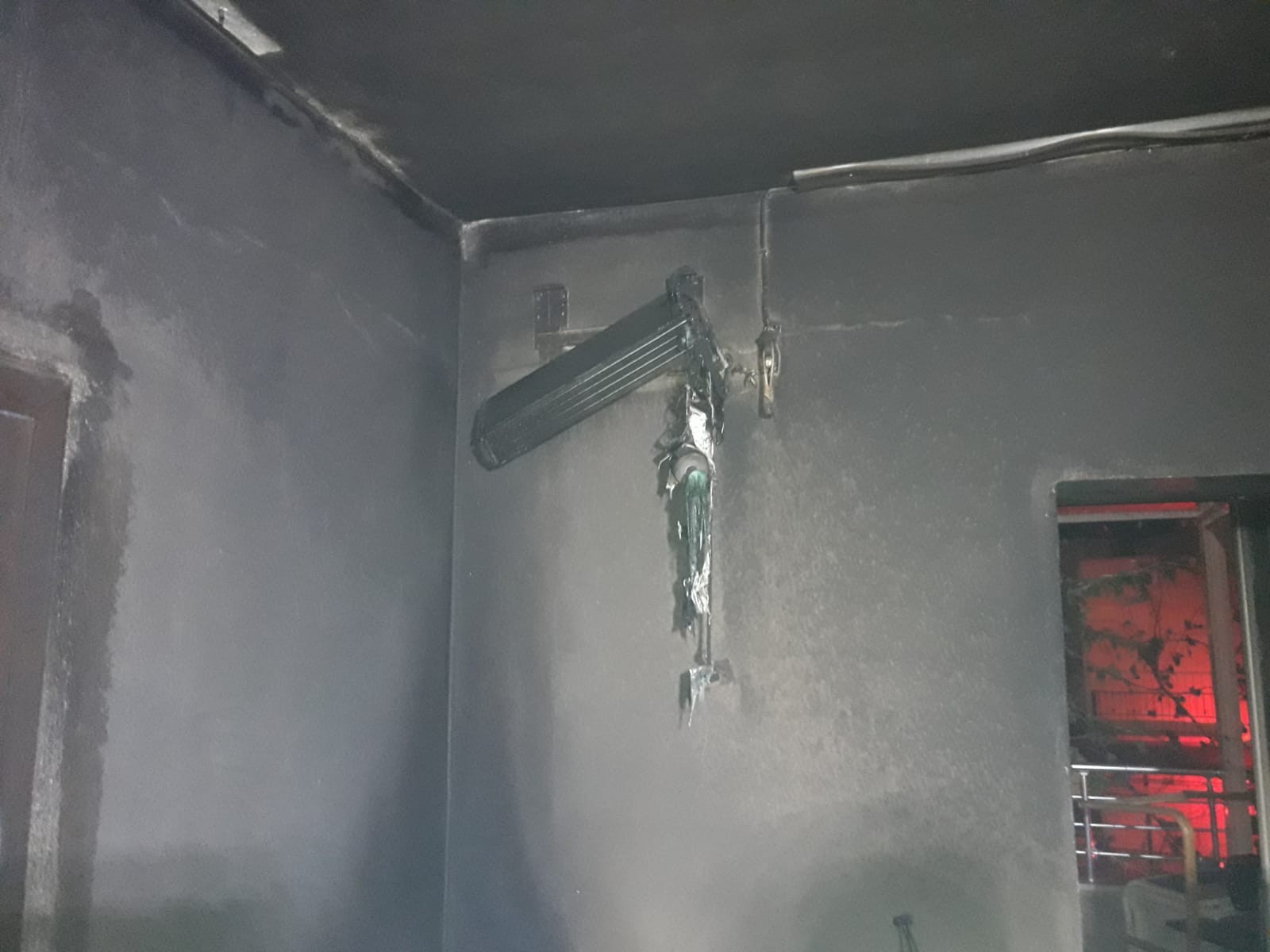 Yaşlı çift, elektrikli battaniyenin neden olduğu yangında öldü