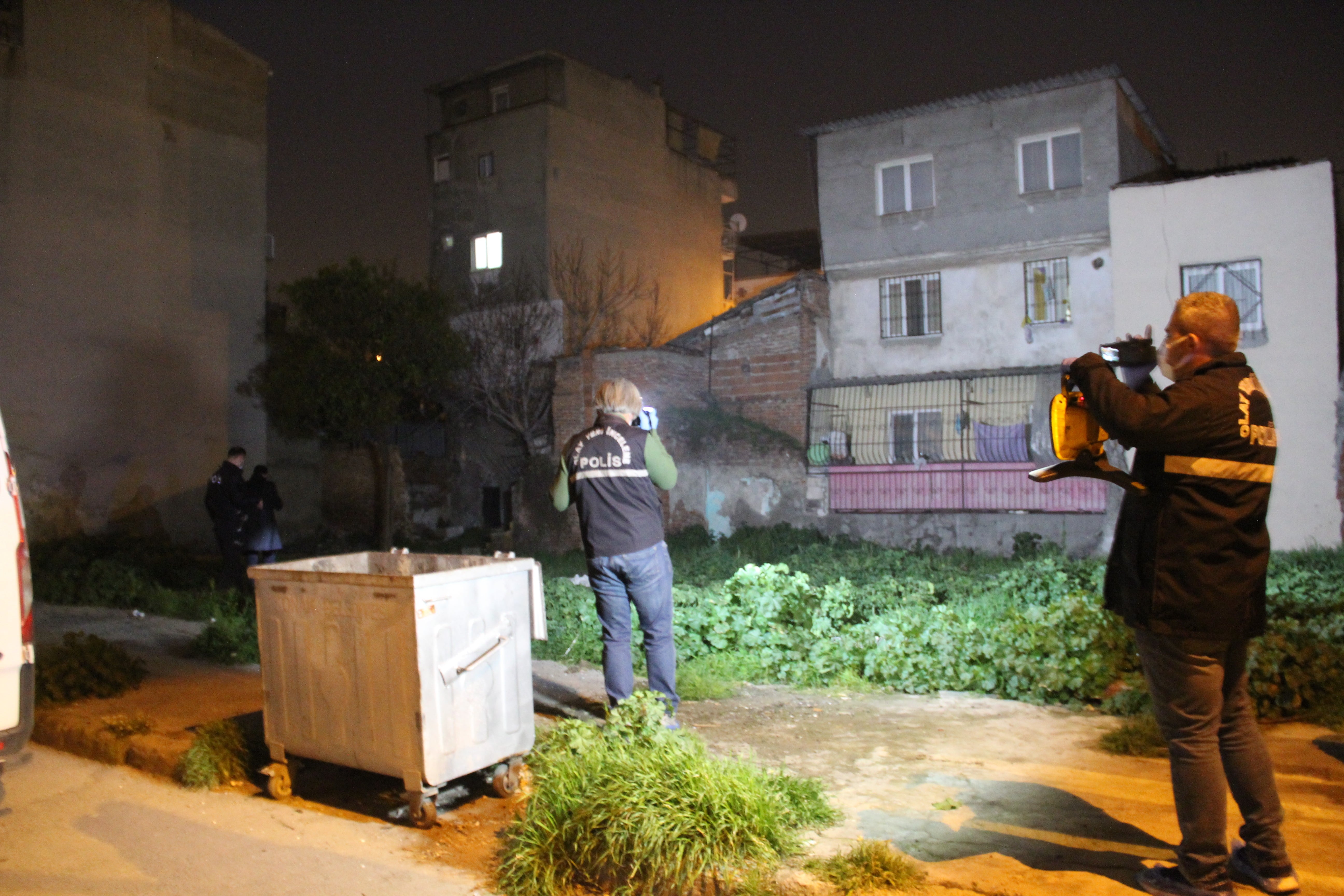 İzmir'de korkunç cinayet: 5 aylık hamile olan dini nikahlı eşini sokak ortasında öldürdü
