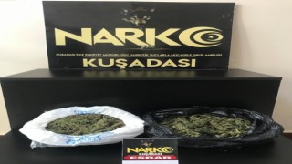 Kaçan otomobilden 1 kiloya yakın uyuşturucu çıktı