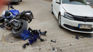    Otomobil ile motosiklet çarpıştı: 1 yaralı