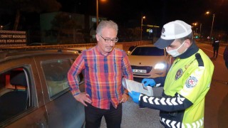  Polislerden sürücülere tatlı sürprizi   