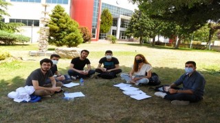 ADÜ'lü Öğrencilere Rektörden Çay İkramı