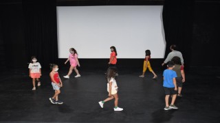 Kuşadası'nda Çocuklara Drama Eğitimi 