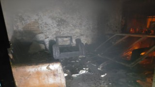 Buharkent'te Yanan Ev Küle Döndü